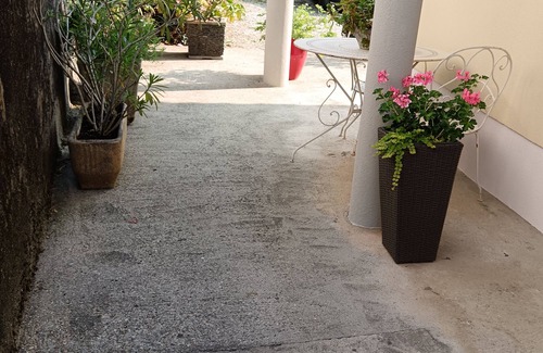 Aix-les-Bains City Center Apartment | Prime Location T1 Bis: Spa, Ocean Views & Private Terrace