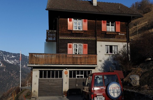 Domleschg Apartment | Inviting Holiday Home with Breathtaking Views & Pet-Friendly