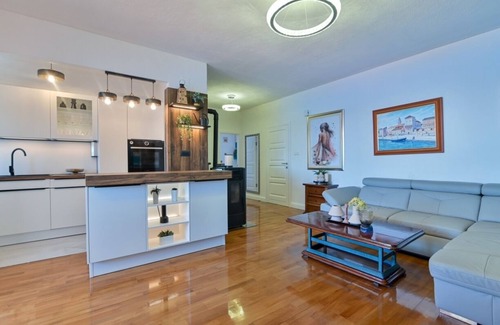 Trogir Apartment | Seaview Apartment in Trogir with Terrace and Kitchen