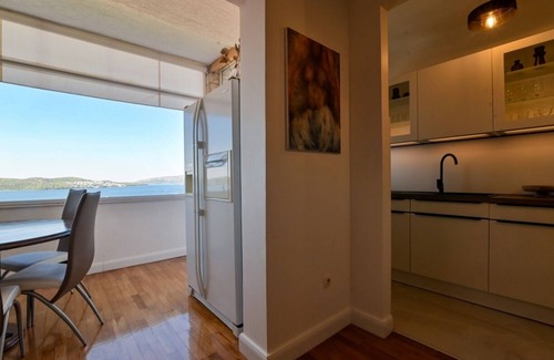 Trogir Apartment | Seaview Apartment in Trogir with Terrace and Kitchen