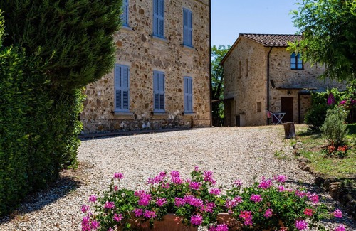 Casole d'Elsa Apartment | Relax at Belvilla by OYO Villino Due with Pool & Breakfast