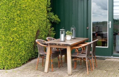 Ubachsberg House | Inviting Holiday Home in Voerendaal with Terrace Access