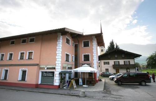 Uderns Apartment | Charming Apartment in Uderns, Steps from Ski Area
