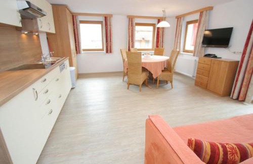 Uderns Apartment | Charming Apartment in Uderns, Steps from Ski Area