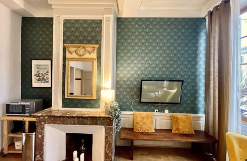 Verdun Apartment | Guest Rated 10/10 Apartment in Verdun, "La Scène du 66"