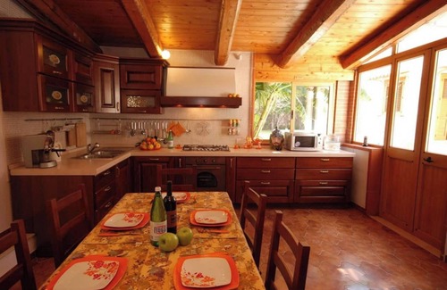 Punta Milocca Apartment | Apartment in villa 130 meters from the sea