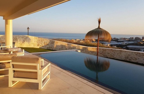 Torrox Costa Apartment | Apartment in 'Villa Andaluz' with Sea View, Wi-Fi and Air Conditioning