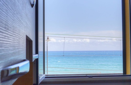 Alassio Apartment | Beachfront Apartment in Villa with Ocean View & Pool