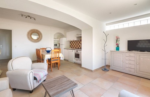 Cavaliere Beach Apartment | Beachfront Apartment with Ocean View & Spa Amenities