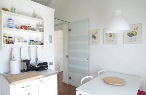 Carozzo Apartment | Inviting Villa Apartment with Sea View and Family-Friendly Perks