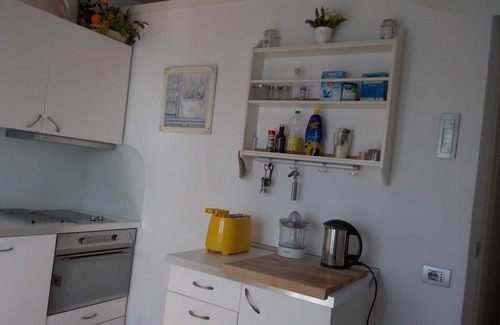 Carozzo Apartment | Inviting Villa Apartment with Sea View and Family-Friendly Perks