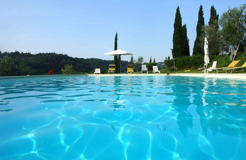 Poggibonsi Villa | Inviting Villa Apartment with Pool, WIFI & Panoramic Views