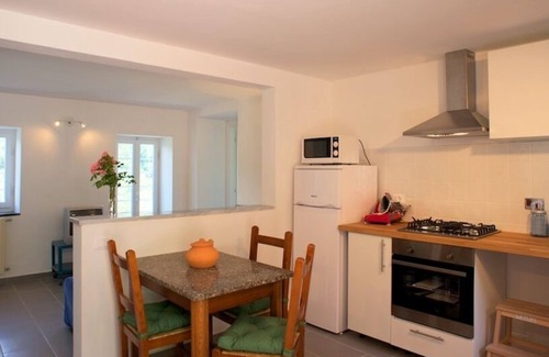 Cerri House | Secluded Hillside Apartment in Lerici with Garden & Parking
