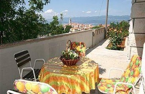 Vrbnik Apartment | Seaview Apartment in Vrbnik with Terrace and Free WIFI