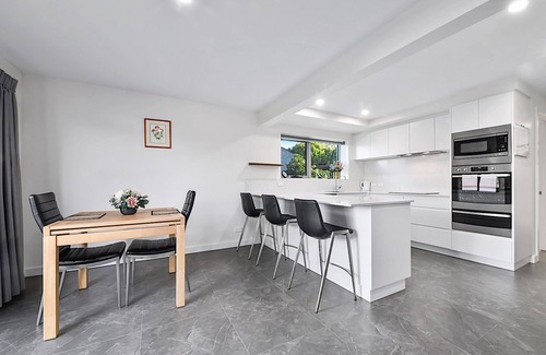 West Launceston Apartment | Family-Friendly Apartment in West Launceston - Rated 9.2/10