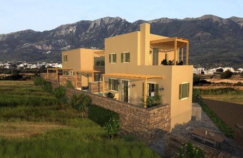 Lagoudi Zia House | Relaxing Apartment in Zia with Private Terrace and Pool