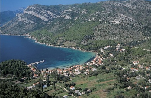 Zuljana Apartment | Cozy Apartment in Žuljana with Terrace and Ocean Views