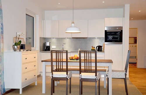 Langenargen Apartment | Apartment 'Ins Blaue, 73qm' with Balcony and Wi-Fi
