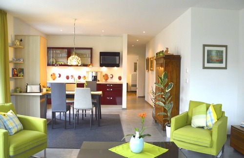 Langenargen Apartment | Apartment 'Ins Grüne, 89qm' with Private Terrace, Private Garden and Wi-Fi