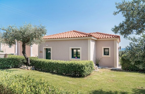 Leivathos Apartment | Apartment 'Iria' with Sea View, Wi-Fi and Air Conditioning