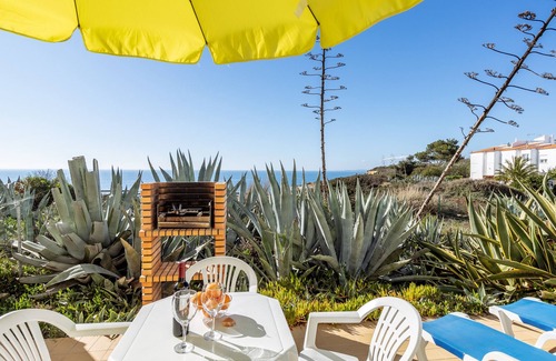 Vale de Centianes Apartment | Oceanfront Apartment Isabel with Pool & Breakfast Included