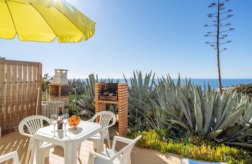 Vale de Centianes Apartment | Oceanfront Apartment Isabel with Pool & Breakfast Included