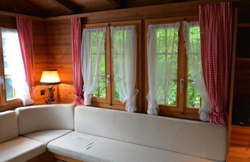 Saanen Apartment | Family-Friendly Apartment Ismene - Cozy Chalet Stay