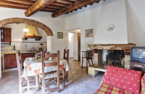 Barberino Tavarnelle Apartment | Charming Chiantishire Retreat with Pool & Kitchen Amenities