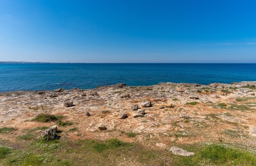 Lido Conchiglie Apartment | Apartment 'Respiro Del Mare 1' with Sea View, Wi-Fi and Air Conditioning