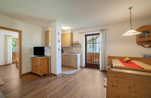 Montechiaro Apartment | Mountain View Apartment "Hof am Schloss Edelweiss" with Wi-Fi