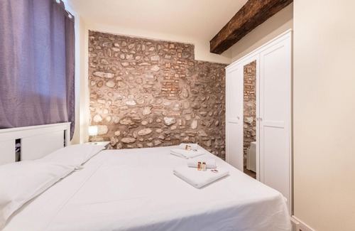 Portese Apartment | Cozy Oceanfront Apartments Portese with Spa & Breakfast