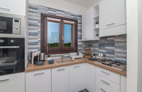 Santa Teresa di Gallura Apartment | Apartment 'Elena' with Balcony, Wi-Fi and Air Conditioning