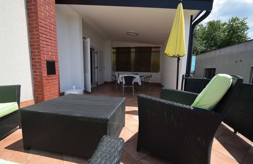 Njivice Apartment | Top-Rated Apartment Ivana with Family and Pet-Friendly Amenities