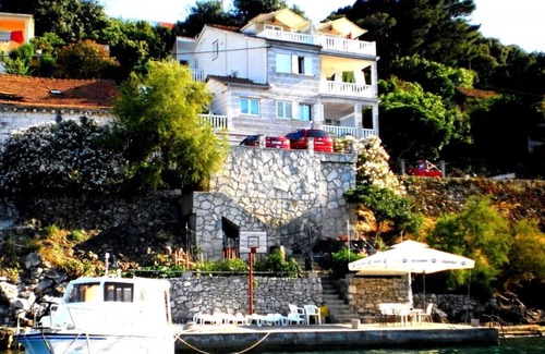 Racisce Apartment | Cozy Apartment Ivo - Steps from the Sea in Racisce, Korcula