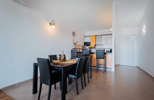 Okrug Gornji Apartment | Oceanfront Apartment Jagoda with Pool and Breakfast