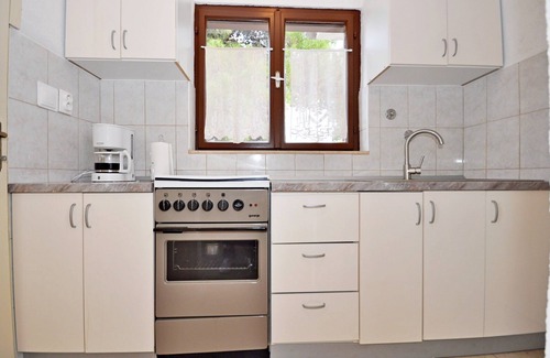 Okrug Donji Apartment | Oceanfront Comfort at Apartment Jakov in Okrug Donji