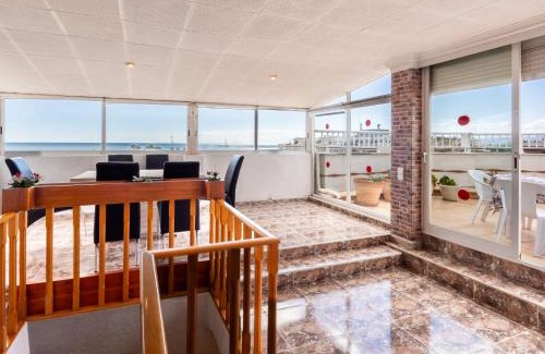Salou City Centre Apartment | Oceanfront Apartment Jazmin: Family-Friendly Retreat