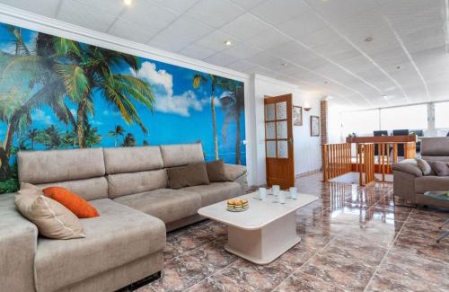 Salou City Centre Apartment | Oceanfront Apartment Jazmin: Family-Friendly Retreat