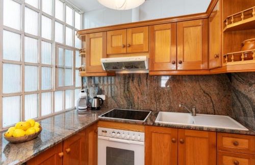 Salou City Centre Apartment | Oceanfront Apartment Jazmin: Family-Friendly Retreat