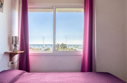 Salou City Centre Apartment | Oceanfront Apartment Jazmin: Family-Friendly Retreat