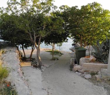 Cesarica Apartment | Discover Apartment Jelena: Oceanfront Bliss for Families