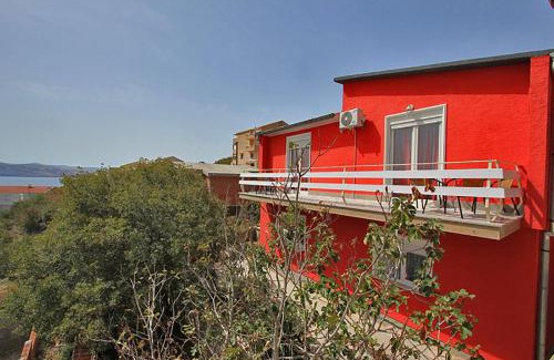 Cesarica Apartment | Discover Apartment Jelena: Oceanfront Bliss for Families