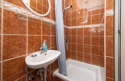 Trstenik Apartment | Pet-Friendly Apartment Jelka with Ocean View & Spa