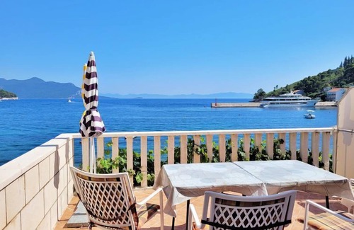 Trstenik Apartment | Discover Apartment Jelka: Oceanfront Stay with Spa & Pets