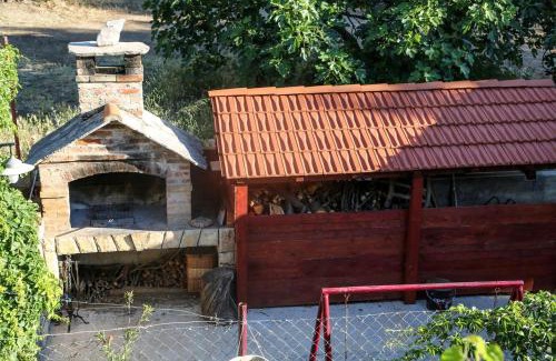 Island Hvar Apartment | Guest Rated 10/10: Pet & Child Friendly Apartment Jelsa