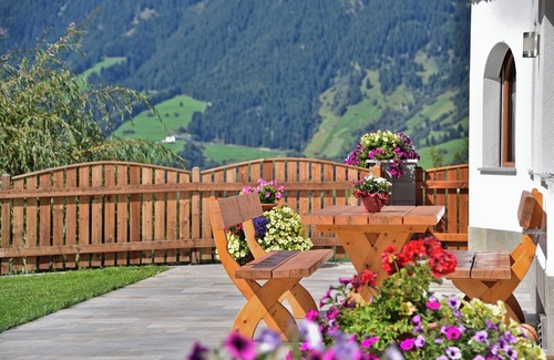 Racines Apartment | Mountain View Apartment 'Joselehof App Arnika' with Terrace