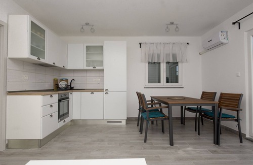 Slatine Apartment | Oceanfront Apartment Jure with Outstanding 10/10 Reviews
