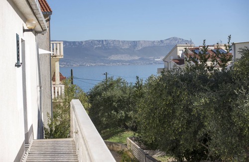 Slatine Apartment | Oceanfront Apartment Jure with Outstanding 10/10 Reviews