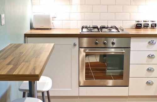 Quidhampton Apartment | Idyllic Apartment Near Salisbury & Stonehenge with Views