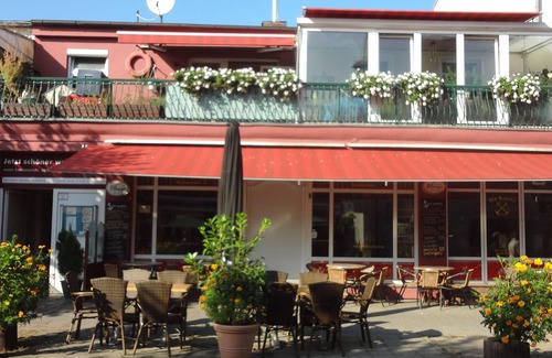 Warnemuende Apartment | Family-Friendly Apartment Kajüte in Warnemünde with Pool
